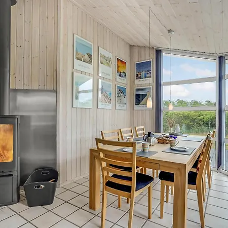 Holiday home Lovely In With Wifi