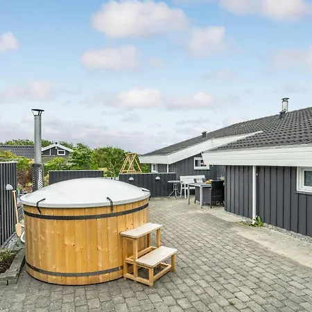 Holiday home Lovely In With Wifi Hjorring
